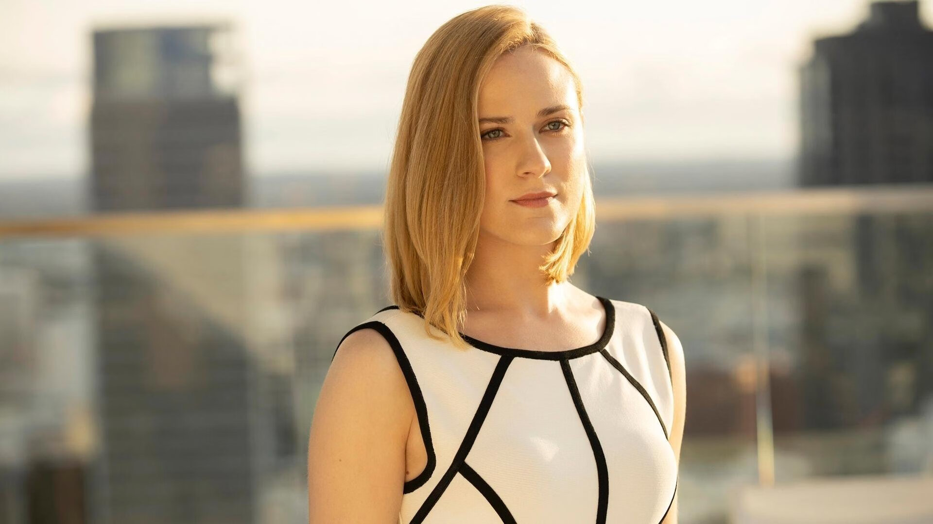 球队是否根据对手中场布防方式决定边锋持球模式,根据防守区域的大小,半场人盯人可分为